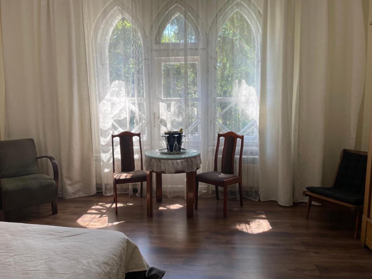 Willa Dina Milanowek Exteriér fotografie